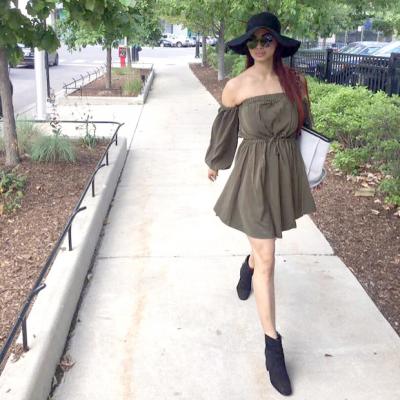  HOT! Mouni Roy explores the streets of Chicago in this sexy off shoulder outfit 