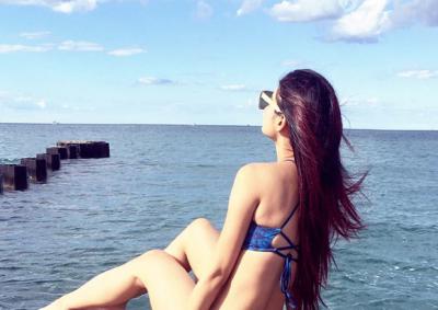  HOT! This picture of Mouni Roy in a bikini will leave you intrigued 