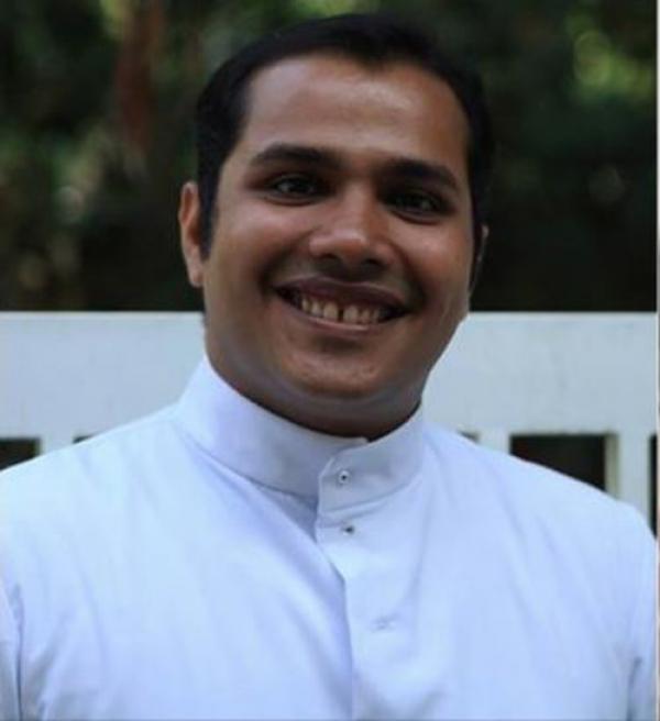 This Kerala Priest Made The Internet Go Crazy With His Exceptional Dance Moves 