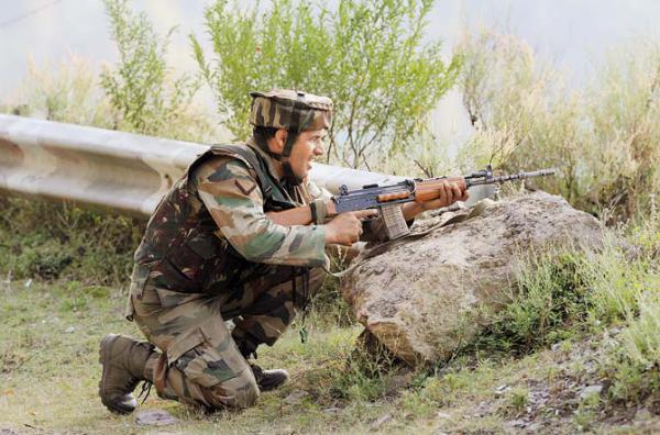 Indian and Pakistani troops trade fire on LoC