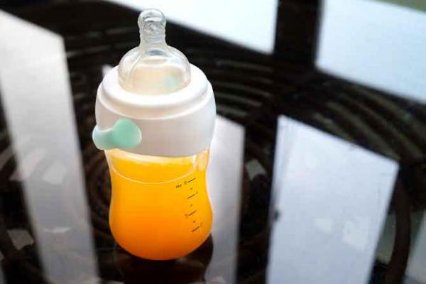 Don't feed fruit juice in child's first year, say pediatricians