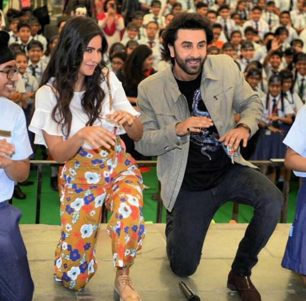  Watch: Ranbir Kapoor and Katrina join kids during their ‘Galti Se Mistake’ performance at Jagga Jasoos promotions 