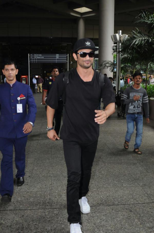 Sushant Singh Rajput Shows Us How To Wear All-Black Without Feeling Sweaty This Summer 