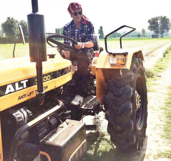  Watch: Shah Rukh Khan gives desi feels driving a tractor in Punjab 