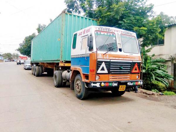 Mumbai: Boy gets crushed under truck in gruesome road accident