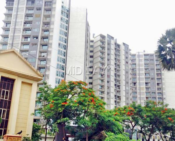 Mumbai: Textile trader commits suicide by jumping from the 17th floor