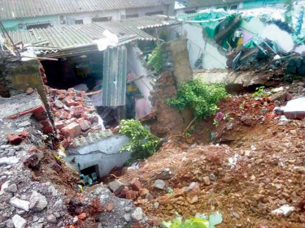 House collapse kills two, injures 4 in Laxminagar