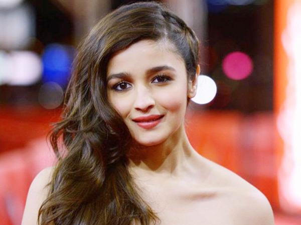 Alia Bhatt candidly admits that she doesnât have the talent to sing live 