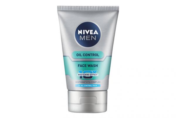Top 7 Moisturisers For Indian Men With Oily Skin 