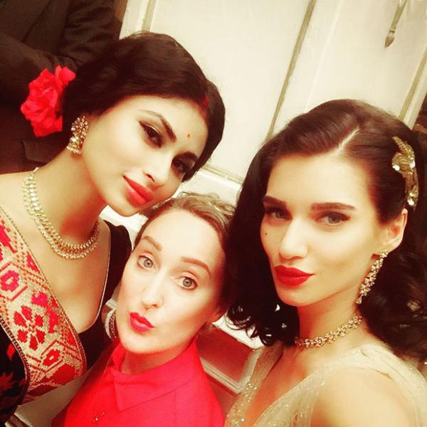  WOW! Mouni Roy looks gorgeous in this new song for Gold along with model Scarlett Wilson 