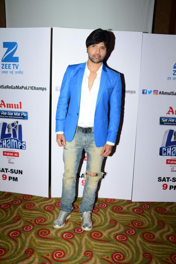Guys Himesh Reshammiya Is Back And Is Wearing Umm...Nothing Right 
