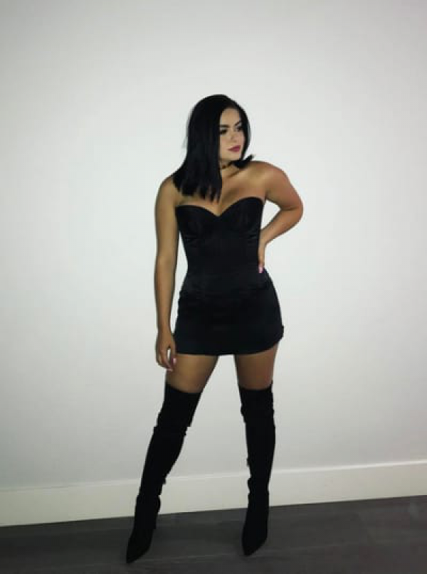 Ariel Winter Has a Butt Tattoo & She Wants You to See It