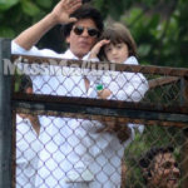 Shah Rukh Khan Posted This Photo Of AbRam With A Touching Caption