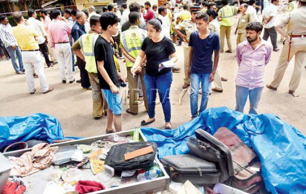 Teen helps Ghatkopar building collapse victims, Punam Raut says sorry: mid-day r