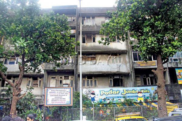 Mumbai: Tenants refuse to vacate crumbling Worli building
