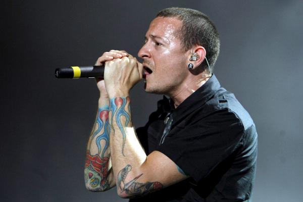 Paying Tribute To Chester Bennington, Coldplay Performed A Soulful Version Of Linkin Park&apos;s ‘Crawling&apos;