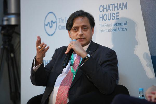 Shashi Tharoor Asks James Bond To &apos;Die An Aadhar Day&apos; & Owns Twitter Like A Boss