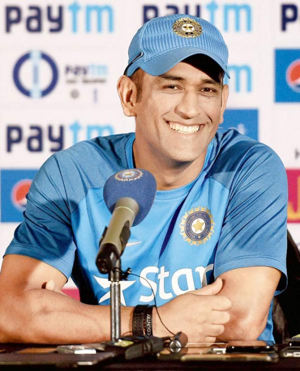 MS Dhoni deserves to go on his own terms: Michael Hussey