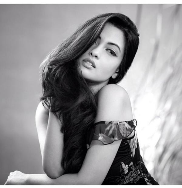  HOT! Riya Sen shares this sizzling picture from a photoshoot and it is glamorous indeed 