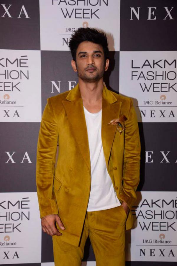 You&apos;ve To See The Shoes Sushant Singh Rajput Wore With His Manish Malhotra Suit