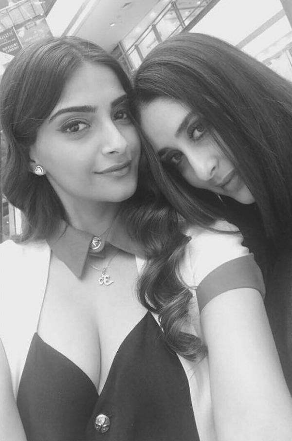  Check out: Sonam Kapoor and Kareena Kapoor Khan bond on the first day of shooting for Veere Di Wedding 
