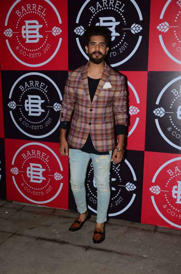 Suyyash Rai&apos;s Combo Of A Longline T-Shirt With A Patterned Blazer Is A Big Style Lesson