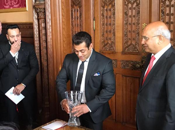 UK Honours Salman Khan With Diversity Award For His Contributions As An Actor, Singer, & Philanthropist