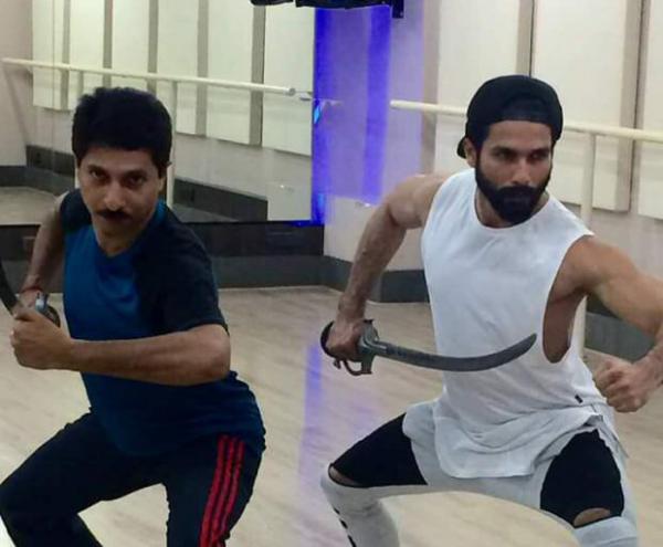  Check out: Shahid Kapoor trains in sword fighting for Padmavati 