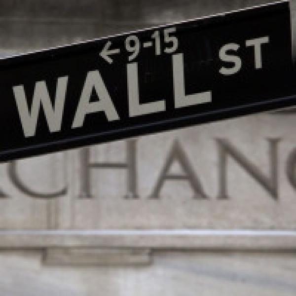 Wall Street clings to records, helped by banks; tech falters