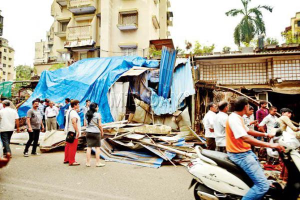 Mumbai: BMC strike down illegal encroachments at Bandra's Pali Naka