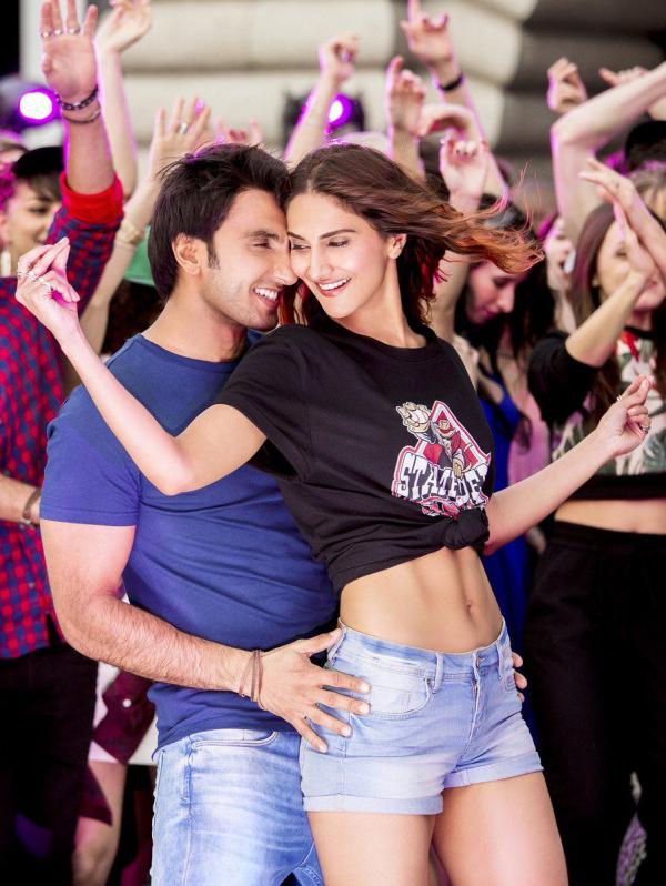&apos;Nashe Si Chadh Gayi&apos; Becomes The First Indian Song To Garner 300 Million Views On YouTube
