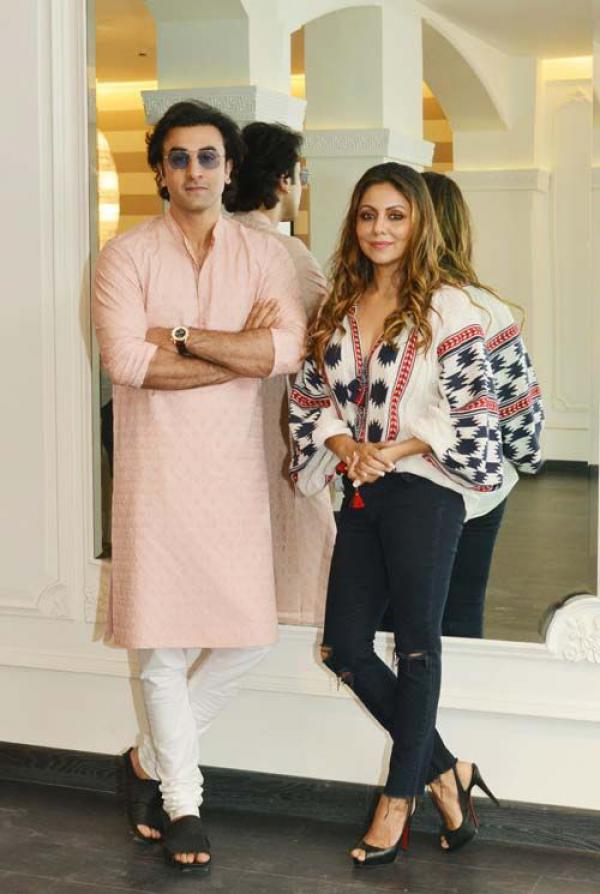 Ranbir Kapoor&apos;s Pink Kurta Just Ditched Kolhapuris For A Really Odd Pair