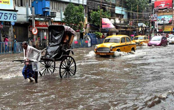 Heavy rains claims two lives in Kolkata, North 24 Parganas