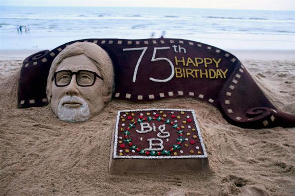 Sudarshan Pattanaik creates sand sculpture of Amitabh Bachchan
