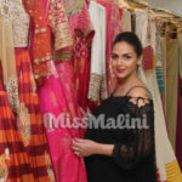 Photo: Mommy-To-Be Esha Deol Flaunts Her Baby Bump And Looks Just Like Her Mum