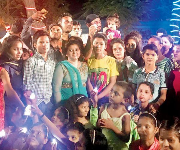 Harbhajan Singh lights up his Diwali celebrations with orphan kids