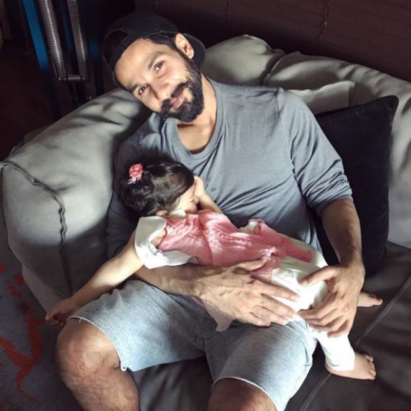  This photo of Misha Kapoor sleeping in daddy Shahid Kapoor's arms is adorable! 