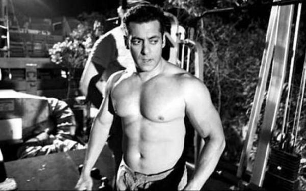 This Picture Of Salman Khan With His Father Is Proof That Keeping Fit Is In Their Genes