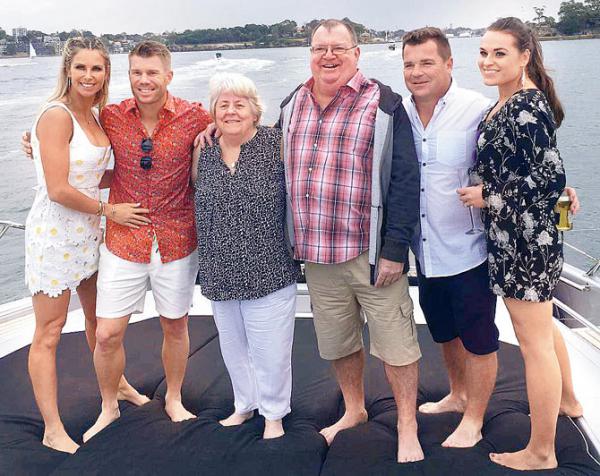 David Warner turns romantic with wife Candice at Sydney harbour