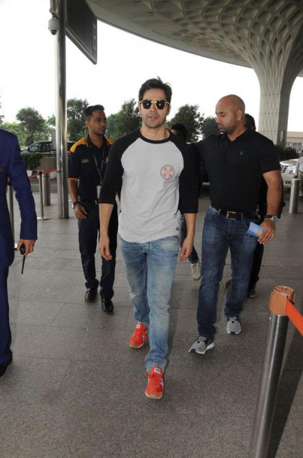 Varun Dhawan&apos;s Outfit Is The Laziest Way Of Dressing Like A Big Movie Star