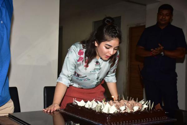  Zaira Wasim celebrates her birthday with Secret Superstar director Advait Chandan 