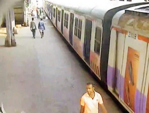 Mumbai: 4 days after girl jumps out of train fearing molestation, culprit held