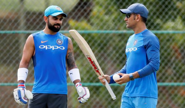 Virat Kohli, MS Dhoni Trade Cricket Bats For Cue Sticks In Team India Outing