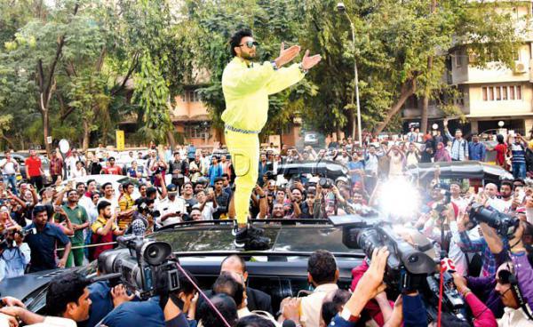 Ranveer Singh takes police protection, answers media from atop his car