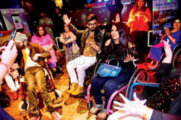 150 differently-abled experience Mumbaiâs nightlife like never before