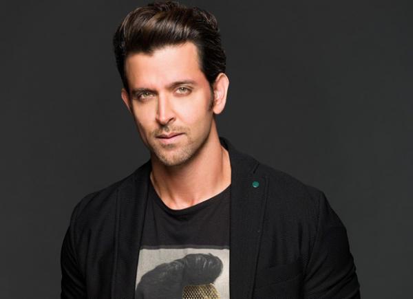  Hrithik Roshan employs Bihari coach to learn lingo, loses muscles to play Anand Kumar in Super 30 