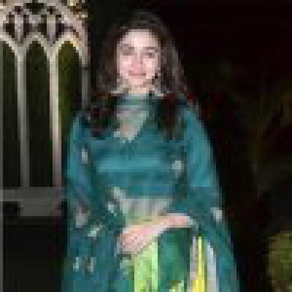 Alia Bhatt’s Outfit Is A Guide For A Beautiful Look At Your BFF’s Wedding