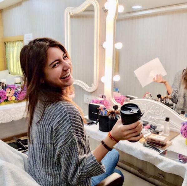 Anushka receives grand surprise on the sets of Zero from Shah Rukh Khan