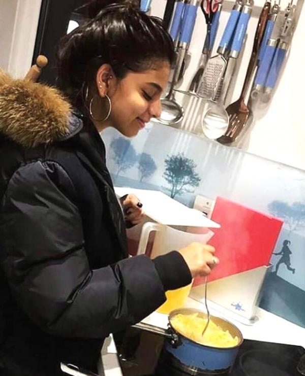  Shah Rukh Khan's daughter Suhana Khan tries her hand at cooking 