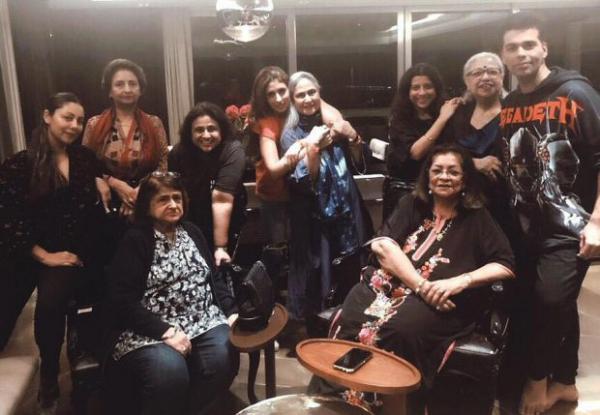  Karan Johar, Gauri Khan, Shweta Bachchan party with their mothers 